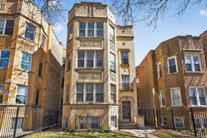 Property Photo: 6117 N Washtenaw Avenue IL 60659