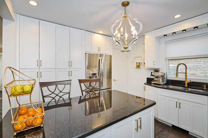 Property Photo:  4828 W Berwyn Avenue  IL 60630 