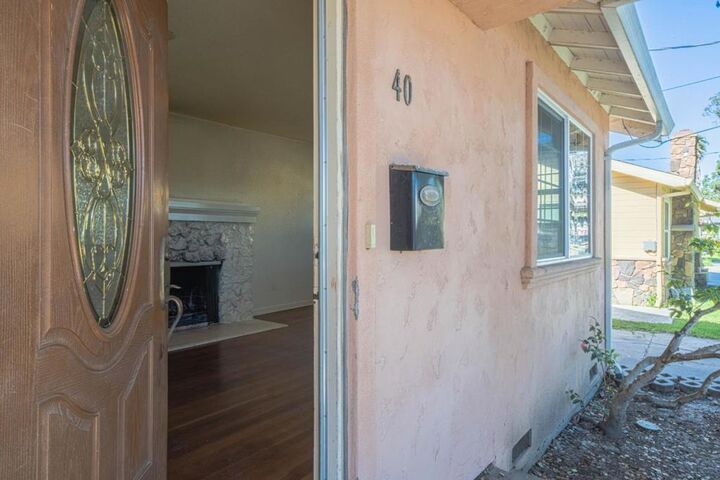 Property Photo:  40 Oak Street  CA 93901 