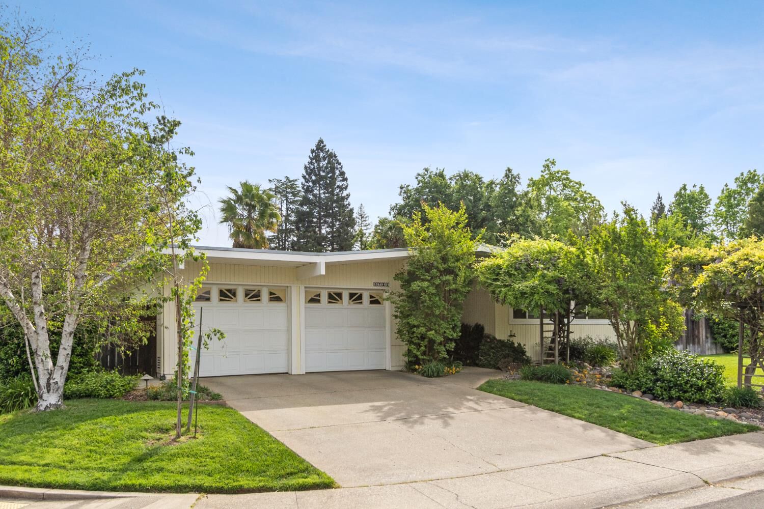 Property Photo:  5720 River Oak Way  CA 95608 