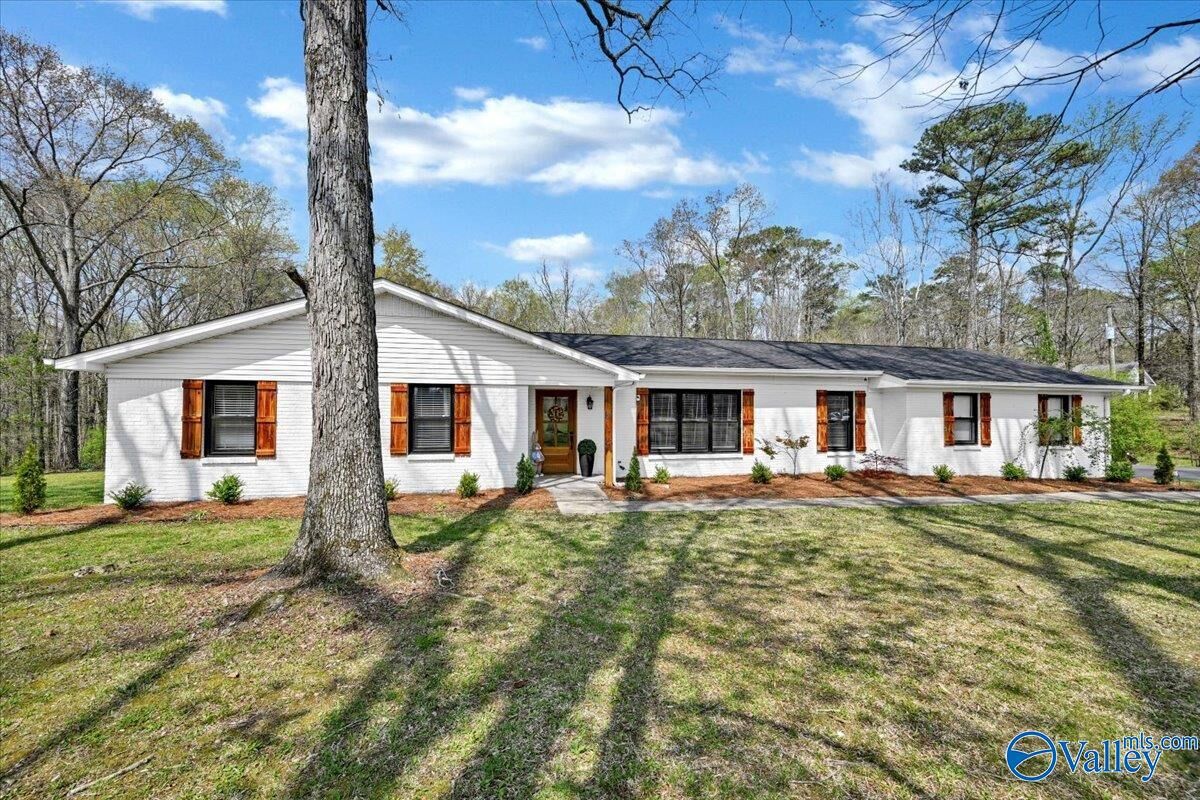 Property Photo:  1403 Neighbors Lane SW  AL 35640 