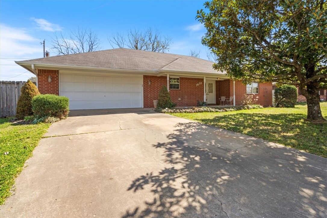 Property Photo:  1813 K Street  AR 72756 