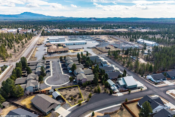 Property Photo:  51374 Apache Tears Court  OR 97739 