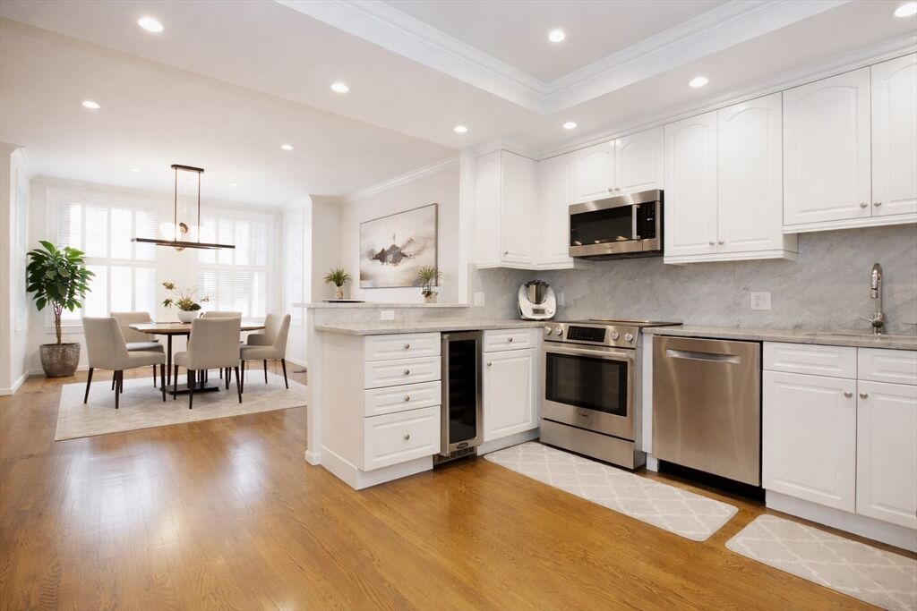 Property Photo:  179 Marlborough Street 2  MA 02116 