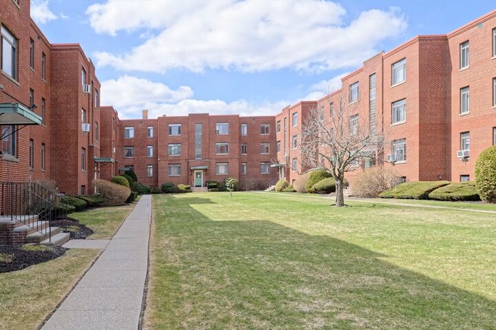 Property Photo:  20 Ashland St 3L  MA 01609 