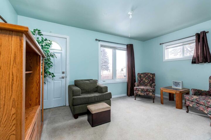 Property Photo:  3402 49 Avenue  AB S9V 0R5 