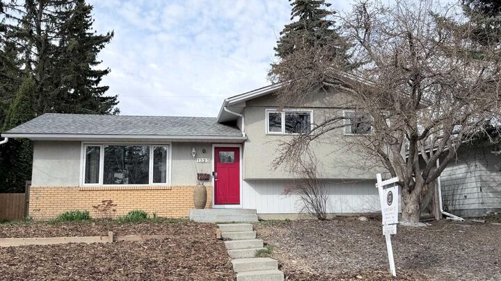 Property Photo:  1323 University Drive NW  AB T2N 3Y8 