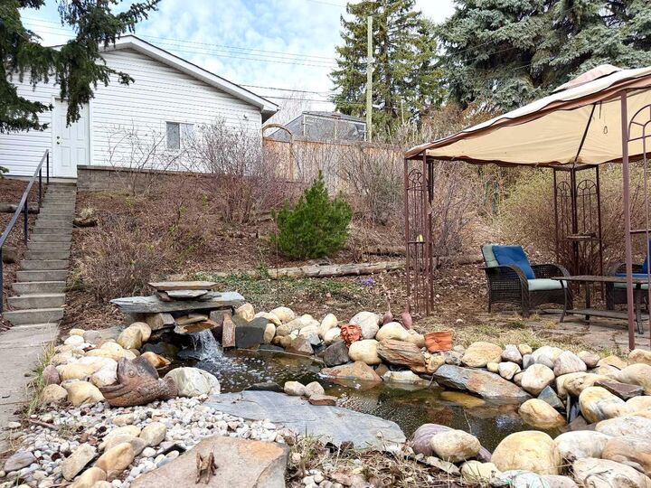 Property Photo:  1323 University Drive NW  AB T2N 3Y8 