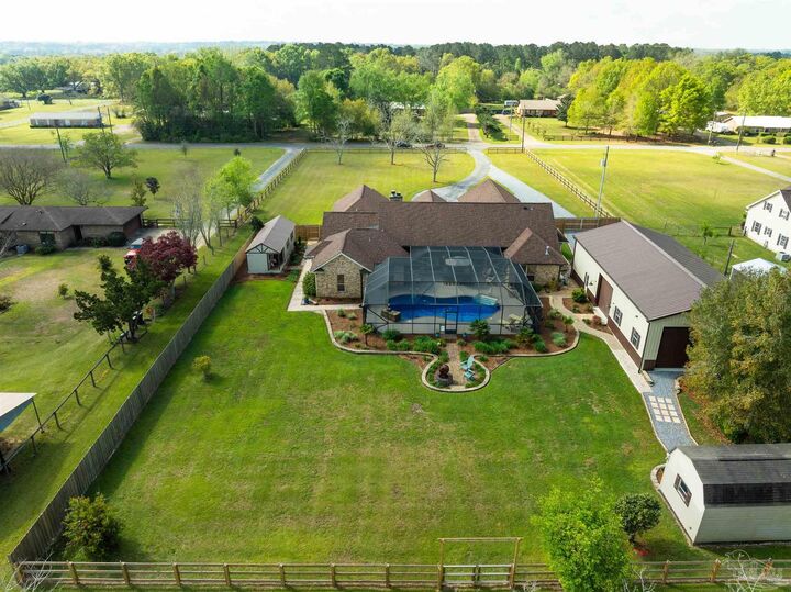 Property Photo:  2710 Sandicrest Dr  FL 32533 