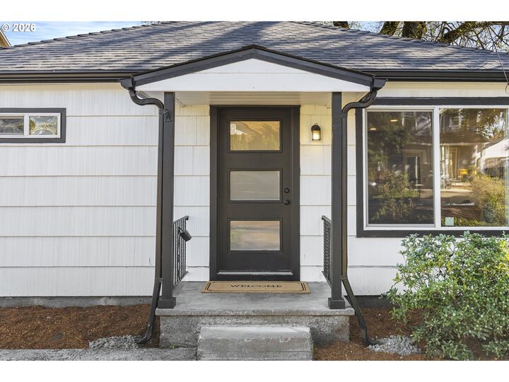 Property Photo:  7118 SE Nehalem St  OR 97206 