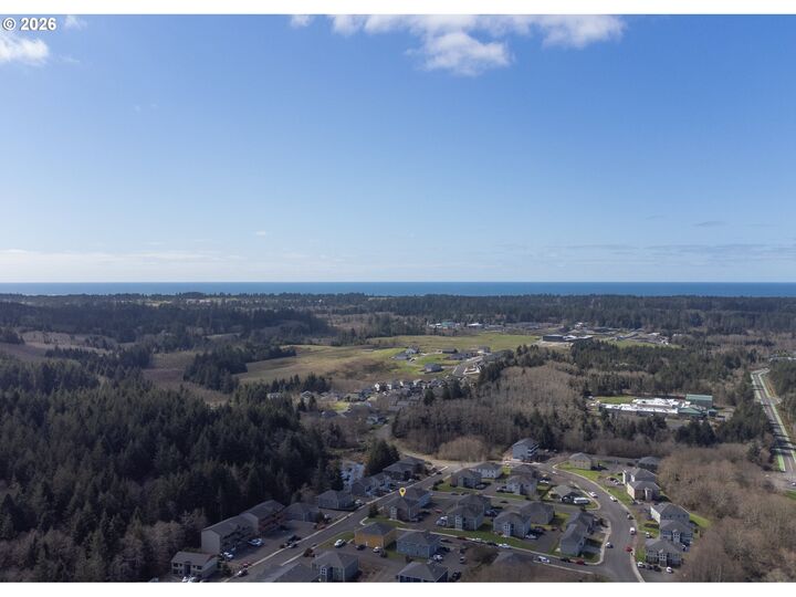 Property Photo:  2047 SE Huckleberry Ave  OR 97146 