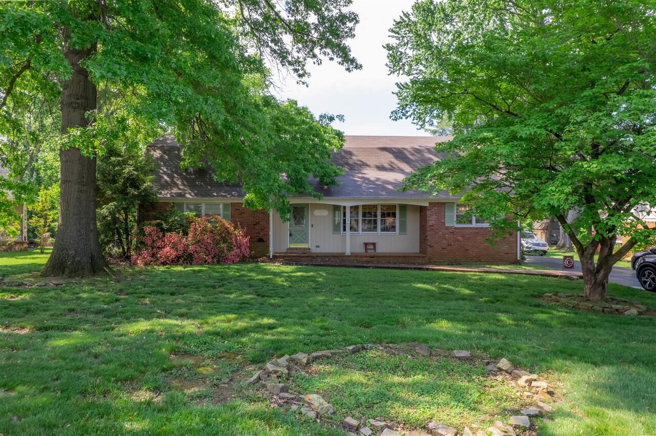 Property Photo: 809 Ridgecrest Way KY 42101