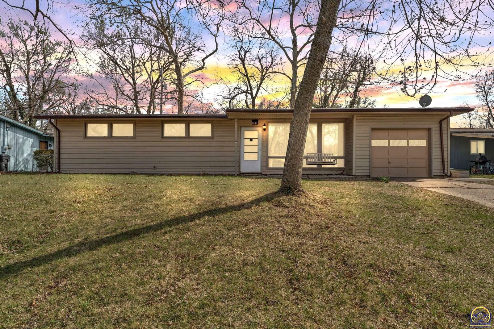 Property Photo:  1401 SW Cornwall St  KS 66611 