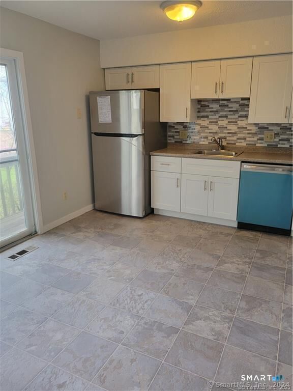 Property Photo:  666 Woodward Avenue 666  CT 06512 