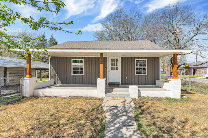 Property Photo:  903 S Park Avenue  MO 65605 