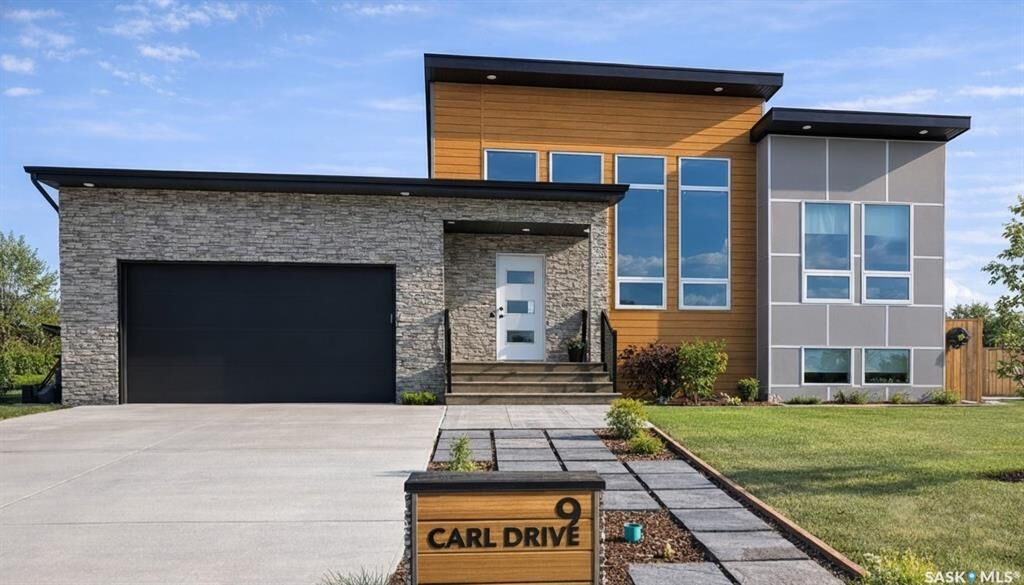 Property Photo: 9 Carl Drive SK S9X 1Z9