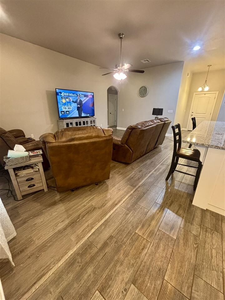 Property Photo:  713 N Grandview Street  OK 74075 