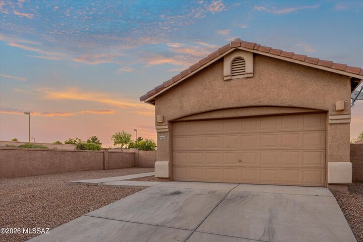 Property Photo: 6190 W Sandburg AZ 85743