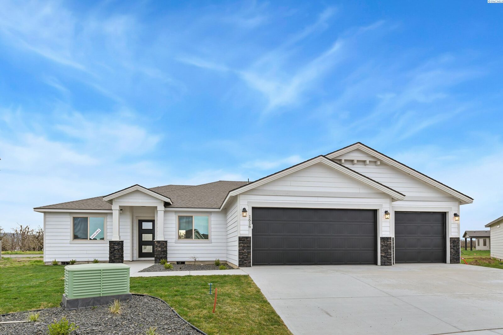 Property Photo:  1616 Castlewood Ct  WA 98930 