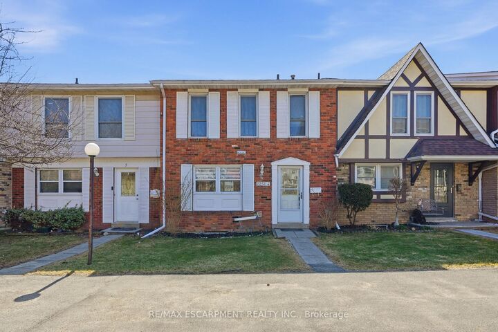 2252 Upper Middle Road 4 — photo 1