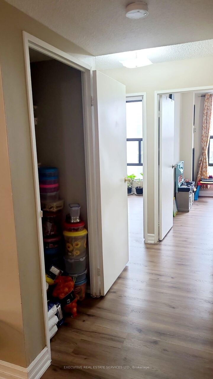 Property Photo: 4 Kings Cross Road 1512 ON L6T 3X8