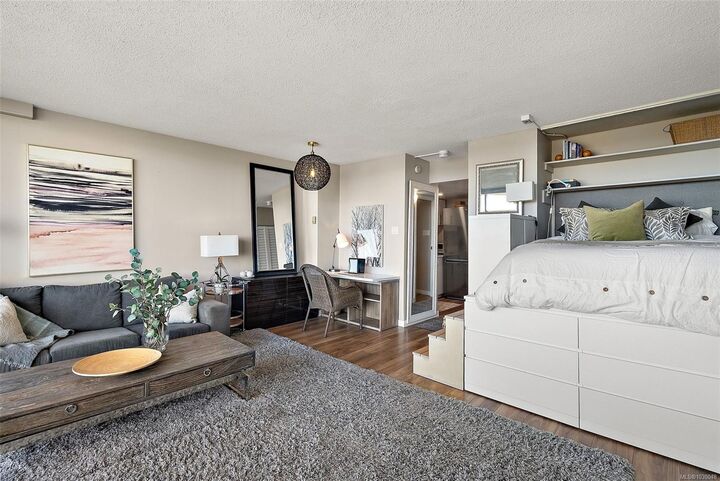 Property Photo:  620 Toronto St 1708  BC V8V 1P7 