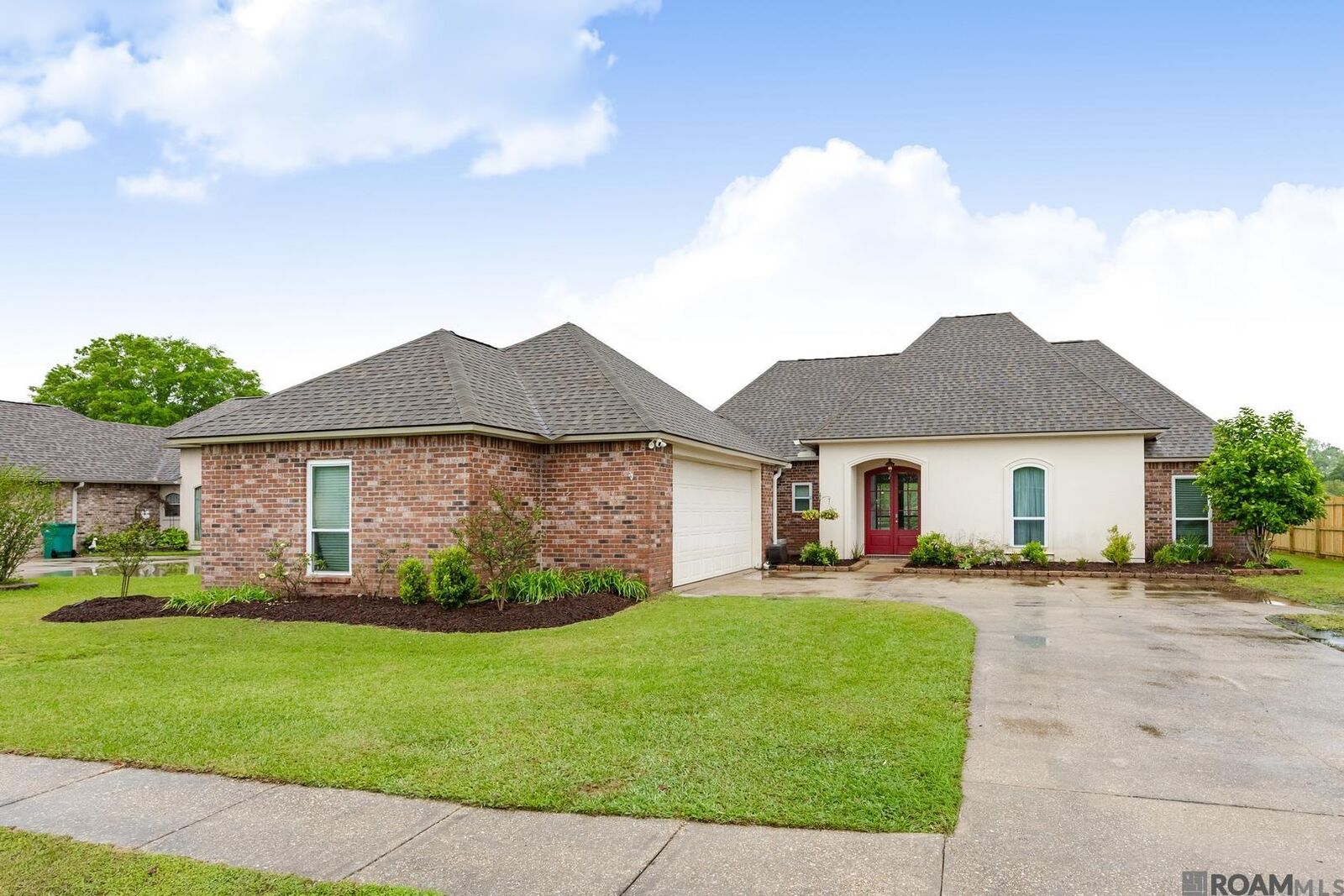 Property Photo: 12485 Timberwood Dr LA 70785