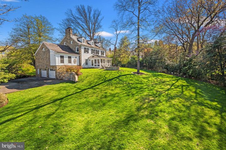 Property Photo:  305 Mansion Drive  VA 22302 