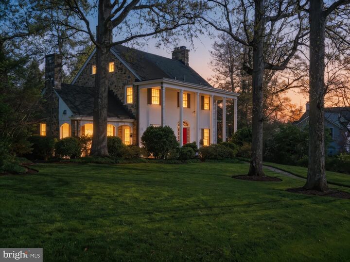 Property Photo: 305 Mansion Drive VA 22302