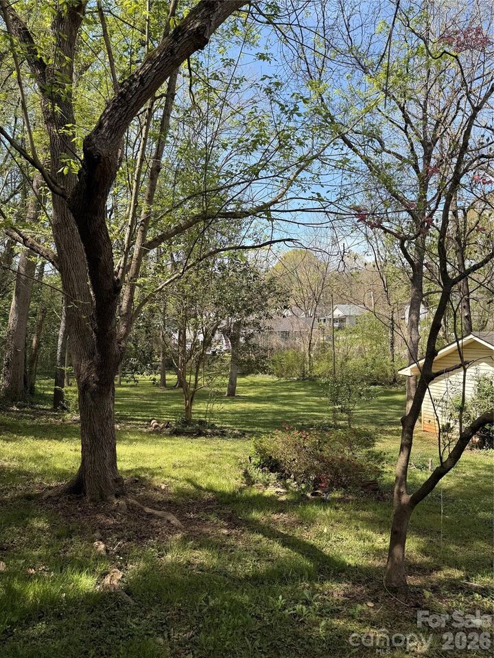 Property Photo: 516 S Green Street NC 28677