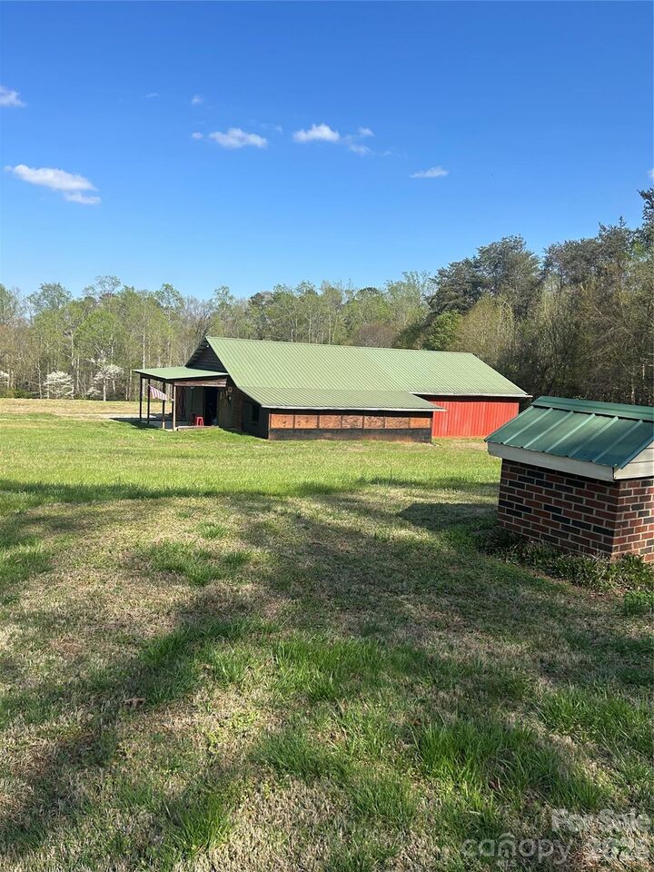 Property Photo:  284 Blossom Hill Road  NC 28092 