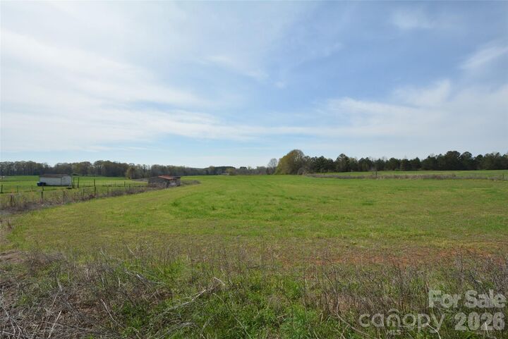 Property Photo:  2431 McCraw Road  NC 28114 