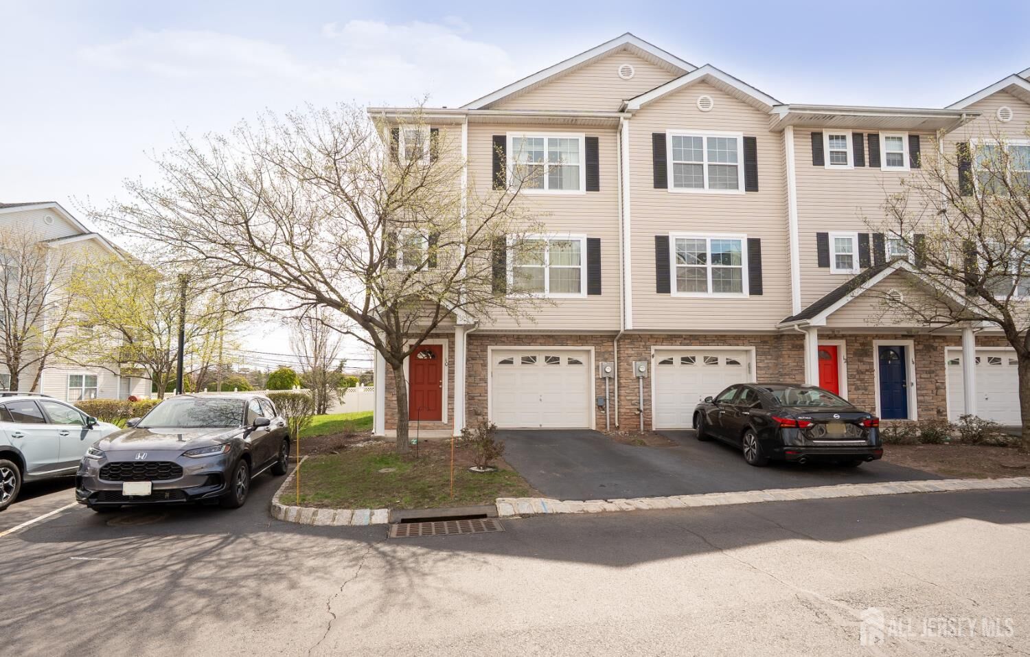 Property Photo:  10 Alerica Lane  NJ 08873 