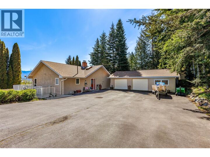 Property Photo: 940 Peterman Road BC V0B 1G7