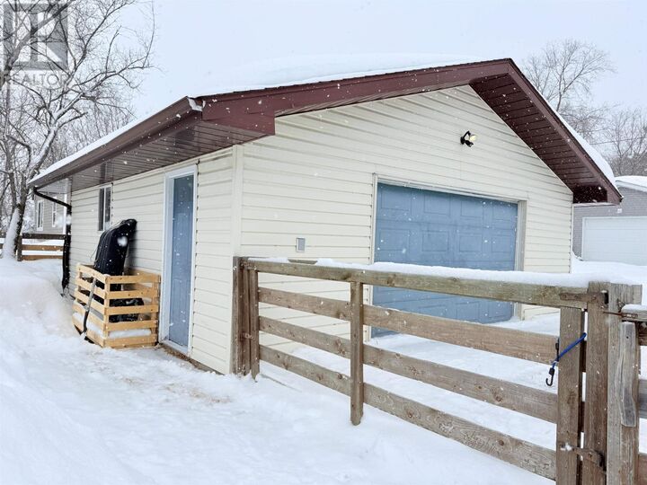 Property Photo:  10 Queen St  ON P8T 1E8 