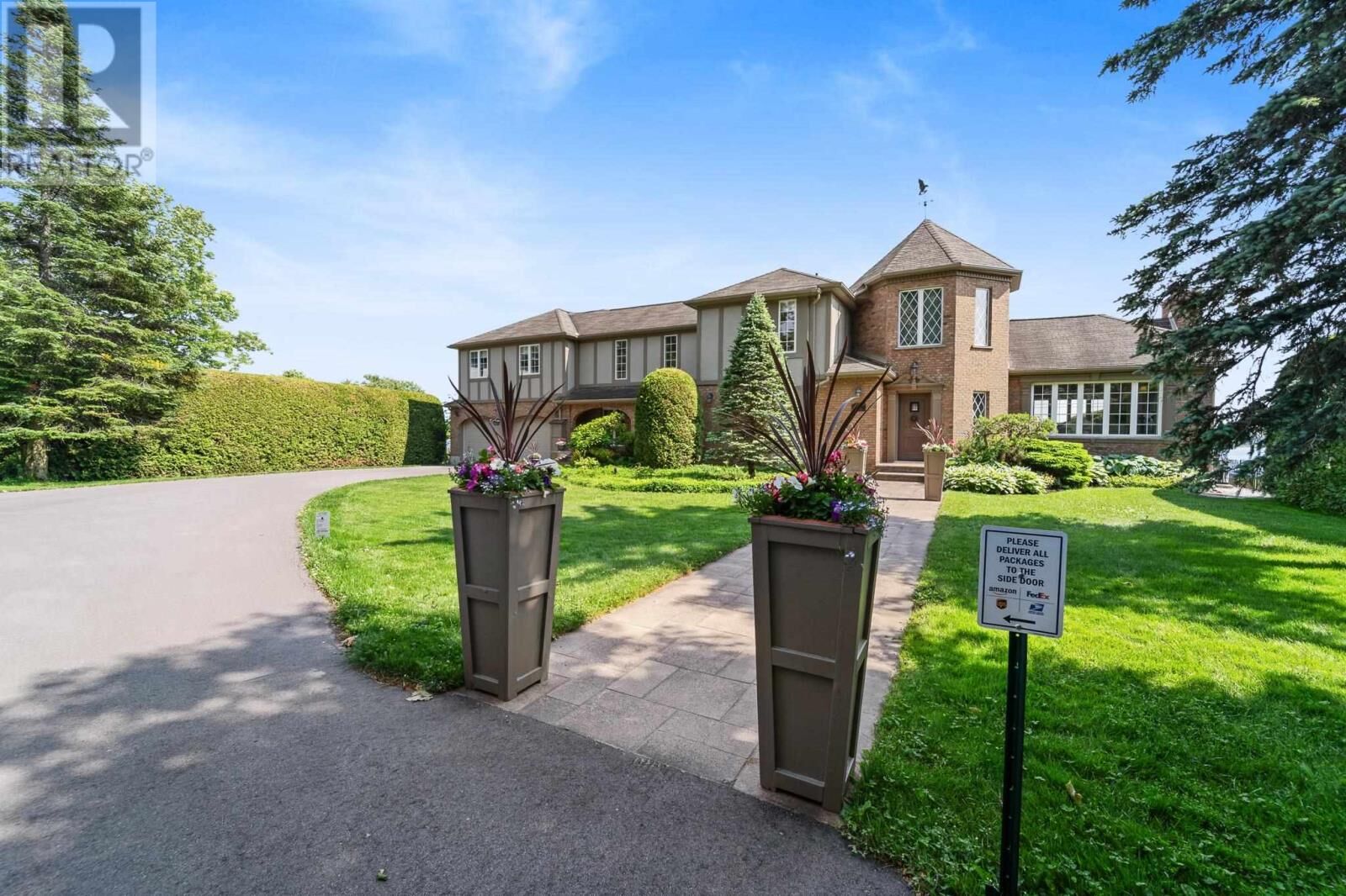 Property Photo:  1737 Queen St  ON P6A 2G8 