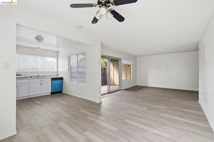 Property Photo:  355 Parkview Ter #D1  CA 94589 