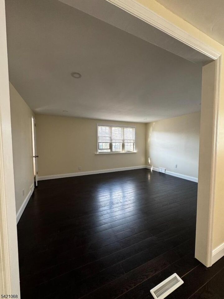 Property Photo:  158 Rutherford Pl 2  NJ 07031 