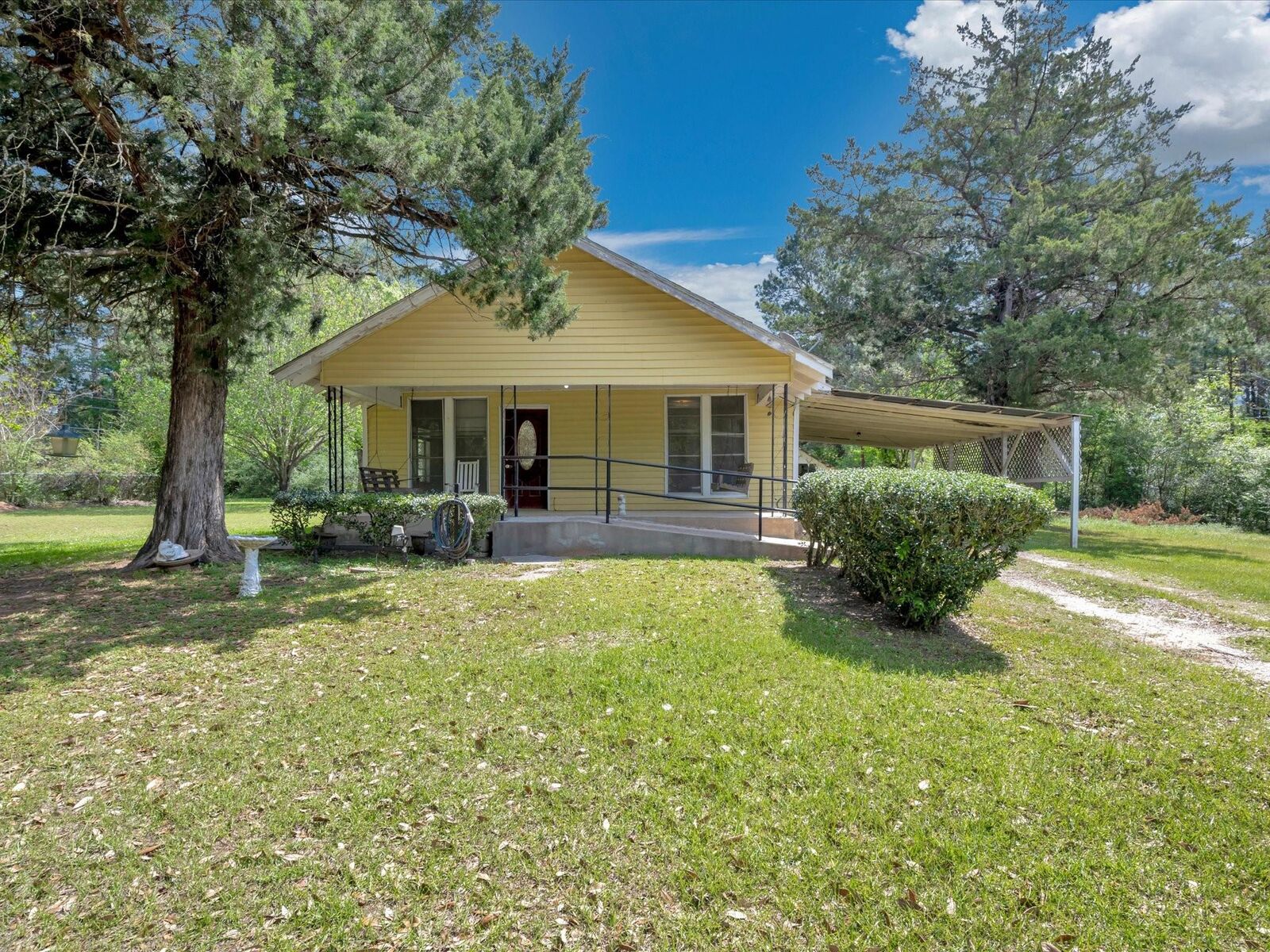 Property Photo: 1216 N Hendrix Avenue TX 75941