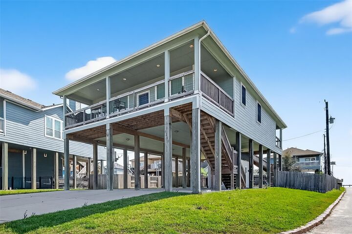 Property Photo:  1300 Menard Avenue  TX 77586 