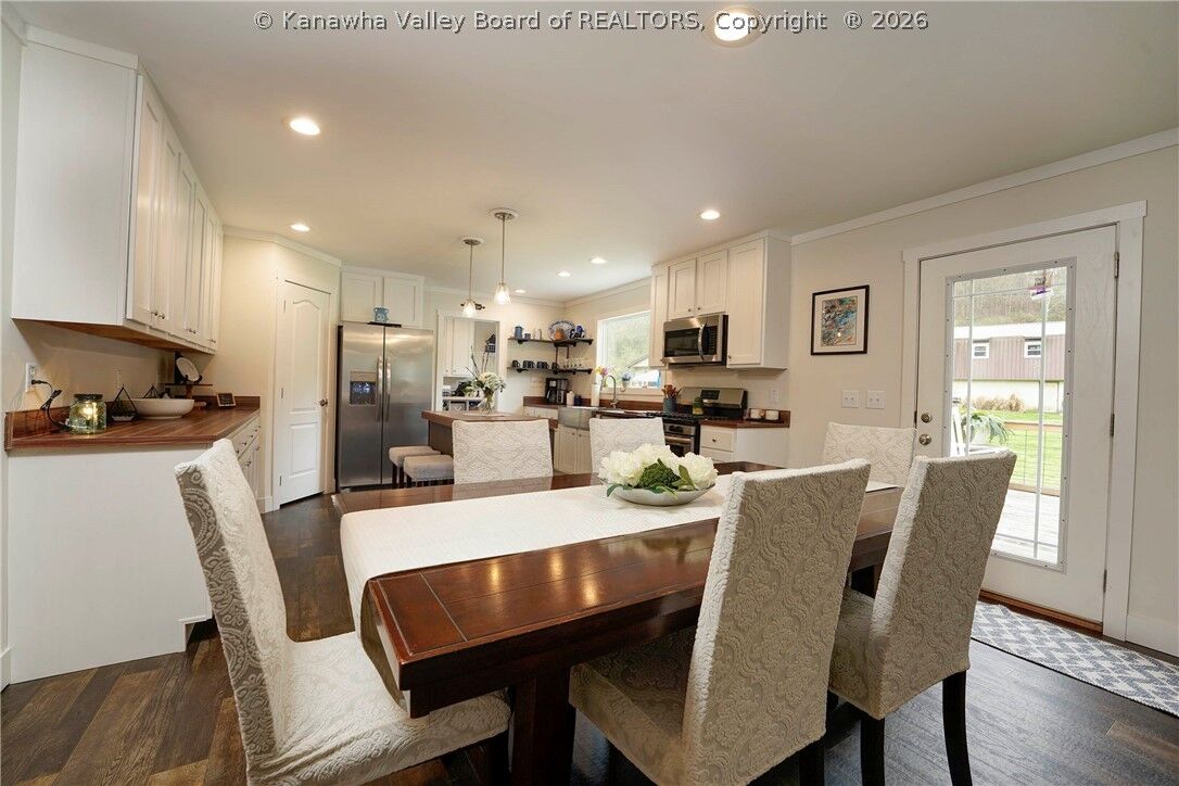 Property Photo:  28 Crescent Drive  WV 25560 