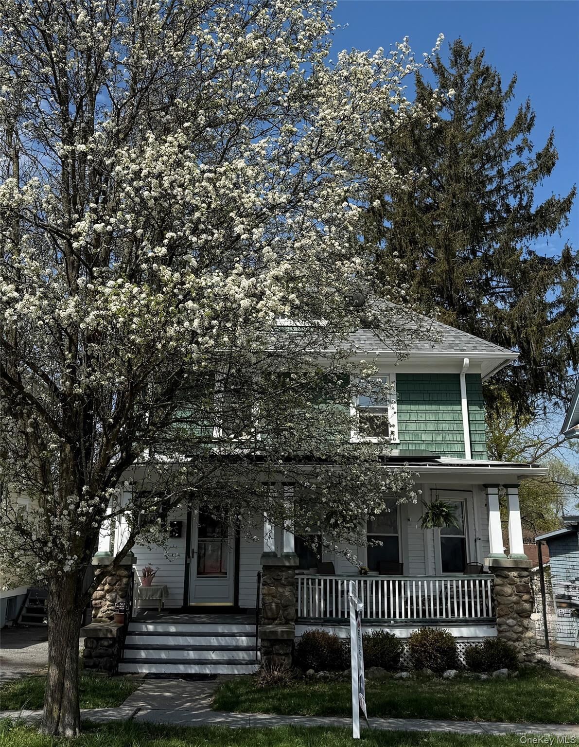 Property Photo:  17 Streit Avenue  NY 12603 