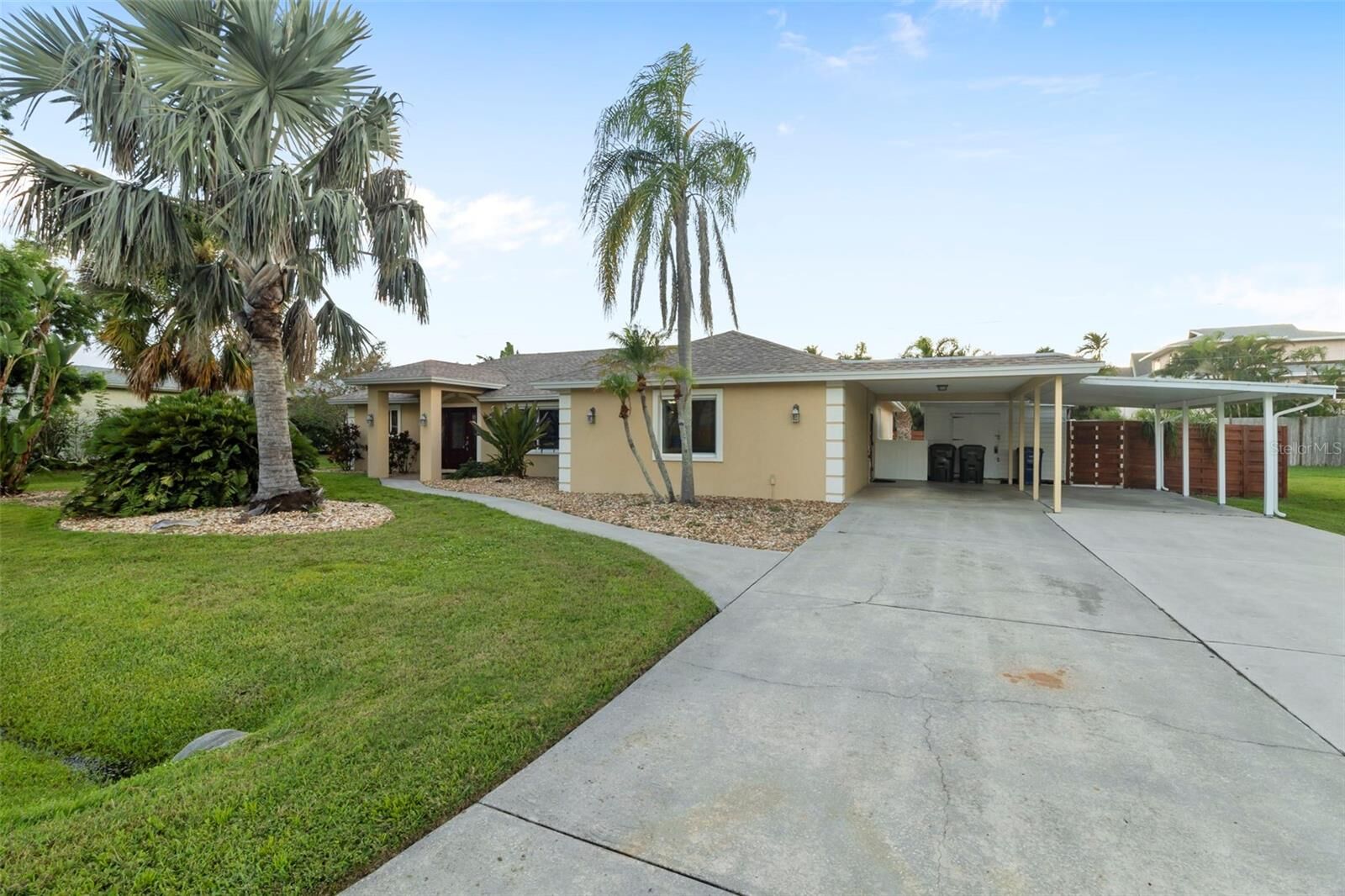 Property Photo:  6454 Beechwood Avenue  FL 34231 