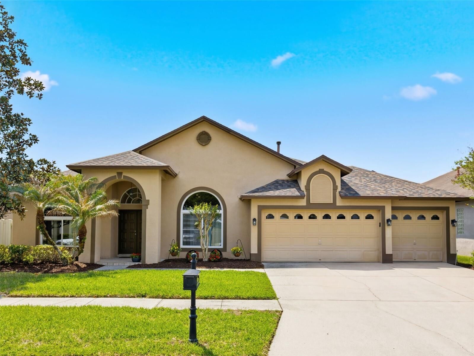 Property Photo:  10017 Oxford Chapel Drive  FL 33647 