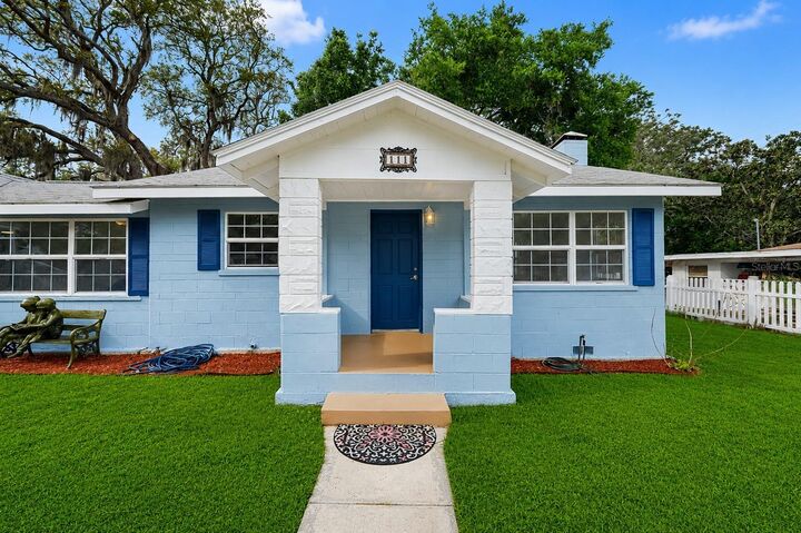 Property Photo:  111 E Charlotte Avenue  FL 32726 