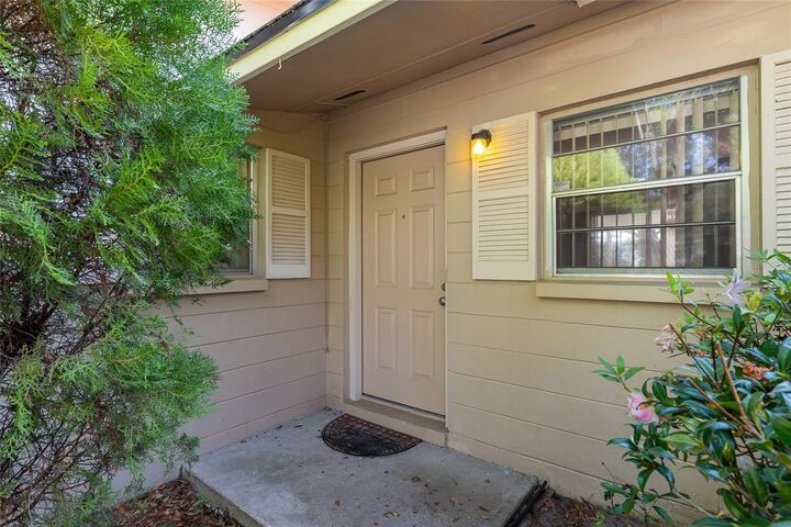 Property Photo:  3411 NE 11th Terrace  FL 32609 