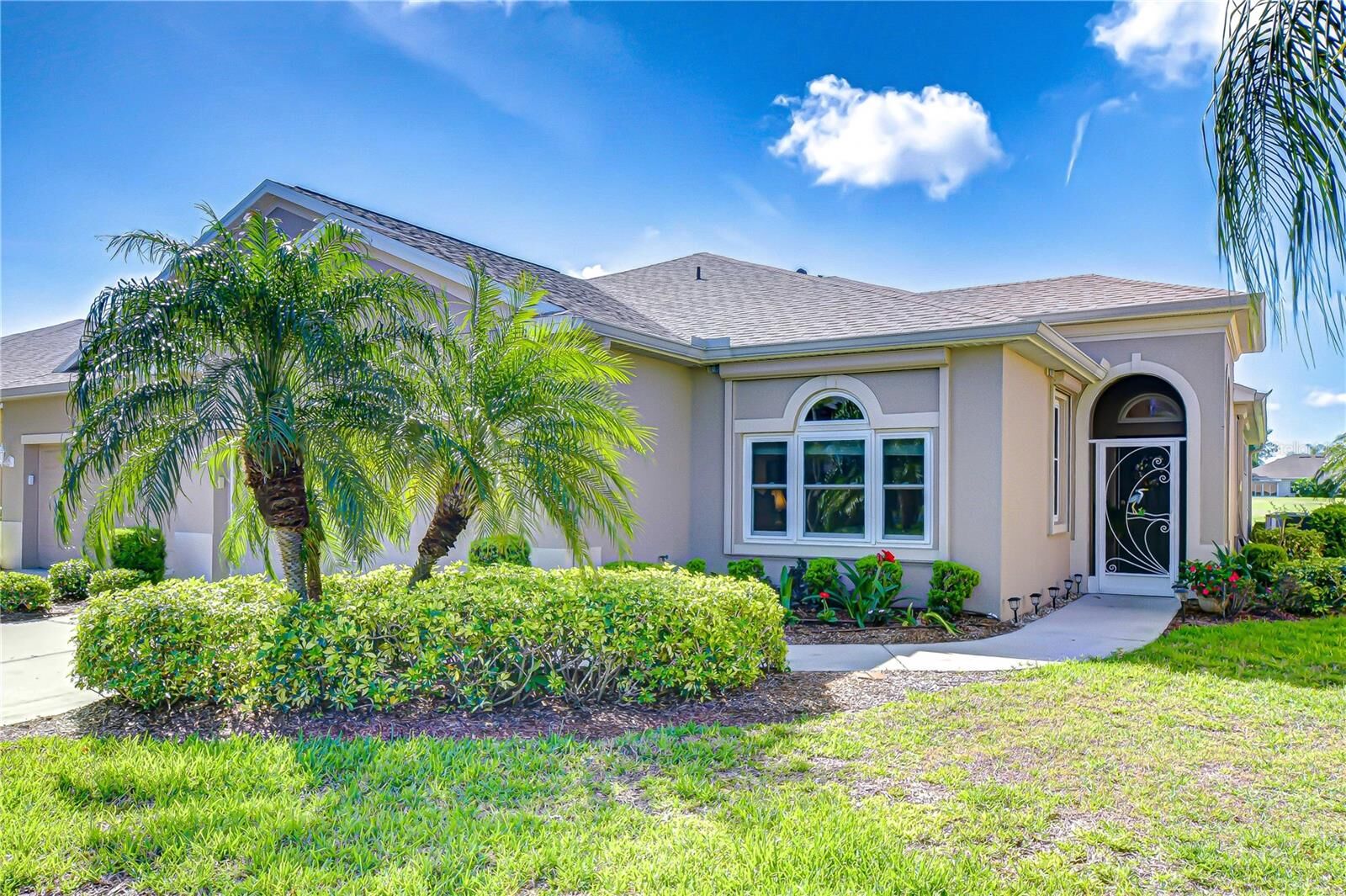 Property Photo:  984 Pembroke Point Way  FL 33573 