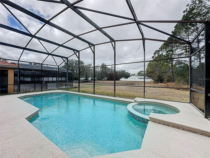 Property Photo:  163 Tigerlily Court  FL 33837 