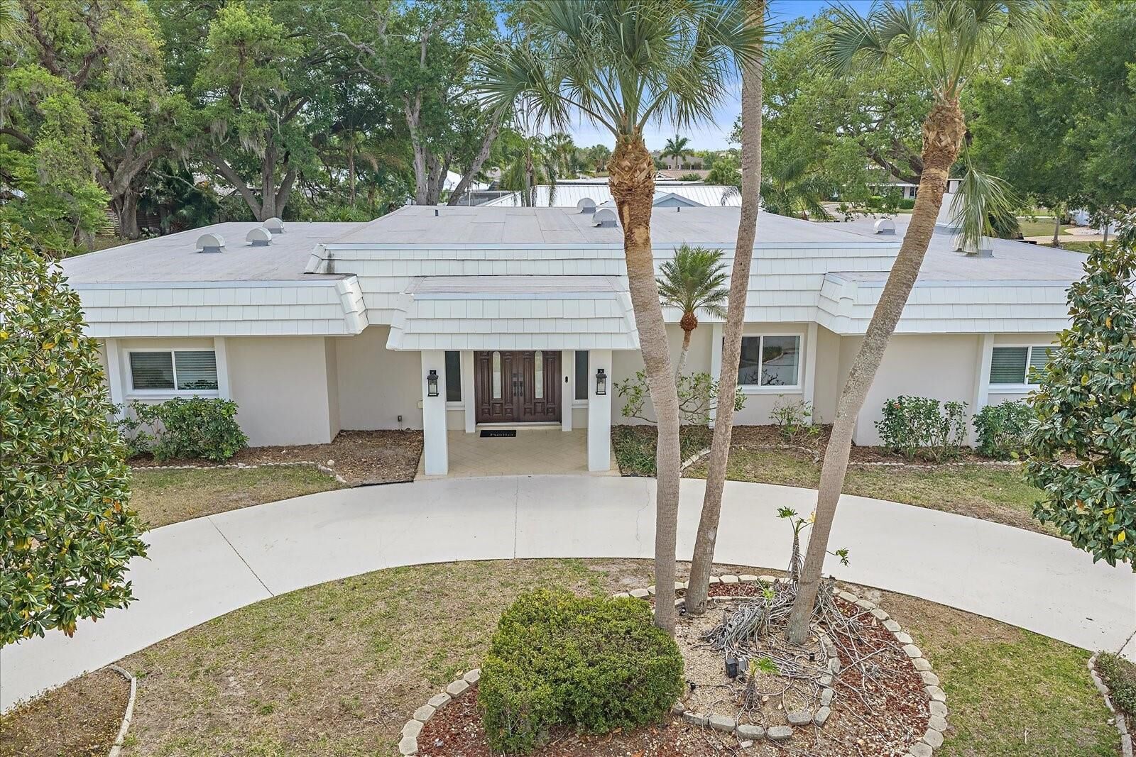 Property Photo:  1734 Riviera Circle  FL 34232 