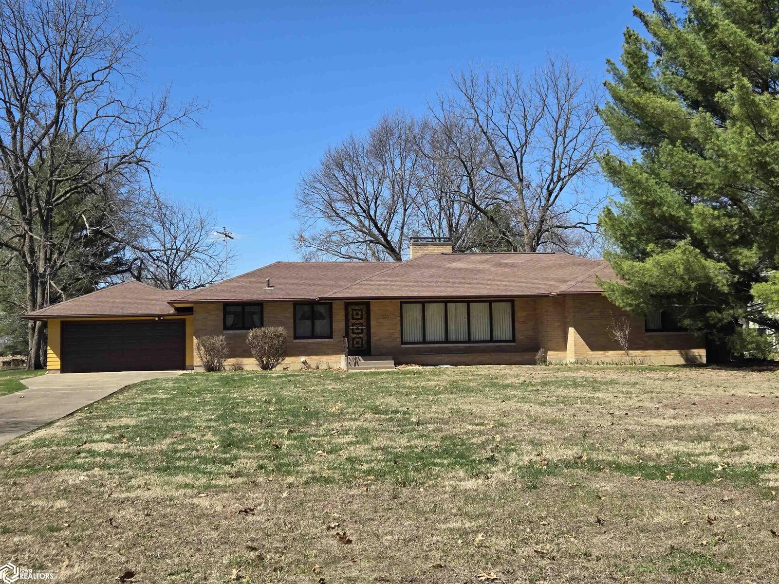 Property Photo:  2419 Madison Avenue  IA 52601 